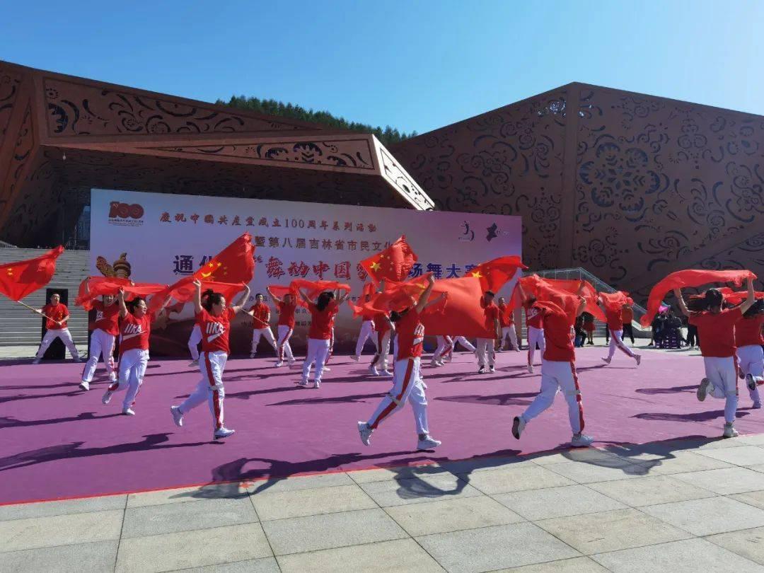 试驾全新蒙迪欧大马力-E混动版，市区3.81L油耗不是问题
