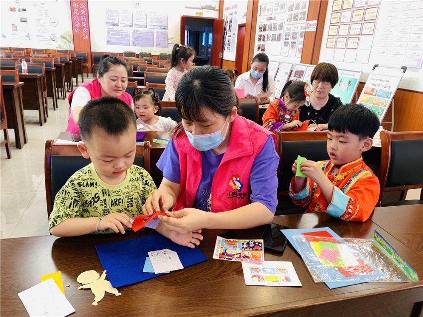 轻熟风单品:喇叭裤、阔腿裤、包臀裙、短裙,穿成温柔小姐姐